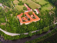РИОСВ Пловдив почисти района на "Червената стена" край Бачково
