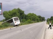Автобус с пътници се обърна в канавка на Околовръстното