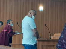 Шофьор, блъснал и убил жена, не се признава за виновен