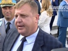 В Пловдив министърът на отбраната бе наречен престъпник