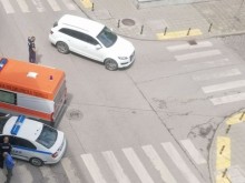 Кола помете пешеходец на улица "Богомил"