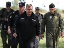 Каракачанов: Обмисляме да възобновим кампанията "Бъди войник"