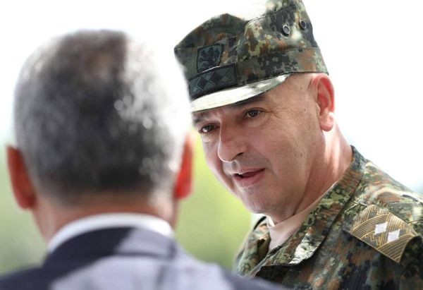 Началникът на ВМА генерал майор професор д р Венцислав Мутафчийски наблюдава съвместните бойни
