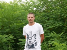 Бездомно момче в Пловдив: Светът е голям и спасение дебне отвсякъде