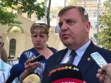 Каракачанов във Варна: Вдигаме с 10% средствата за военнослужещите, ще има пари и за военните училища!
