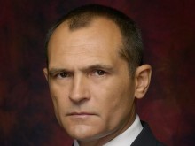 Божков изби рибата с честитка за Борисов