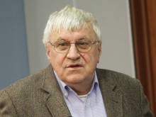 Проф. Пантев: Черните ще си останат черни, хората търсят необходимия грешник