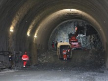 Срутване в тунел "Железница", има затрупани