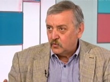 Кантарджиев: При спокоен разговор е малко вероятно да се заразим, но ако някой крещи - тогава да