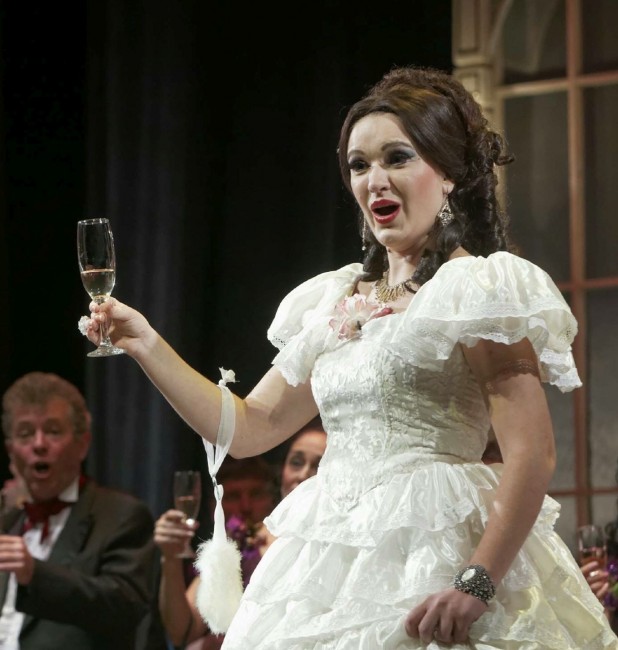 Травиата на Верди най често играната опера в света която започва