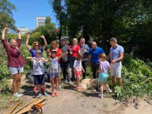 Доброволци подновиха акциите си в Ботаническата градина в Пловдив