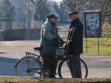От днес минималната пенсия става 250 лв.