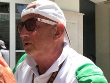 Спасител: Спасявали сме давещо се детенце, докато майка му чака на опашка за пица!