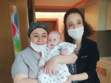100 000 евро са нужни за спасението на малкото ангелче Димана от Варна