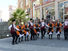 Малката главна разцъфтя в багрите на народните занаяти