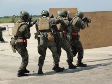 Специалните сили с впечатляваща демонстрация на летище "Чешнегирово"