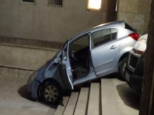 Чудо невиждано! Жена реши за по-бързо да мине през стълбите пред болница