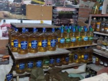 Близо 2 тона нелегален алкохол откриха полицаи в избата на пловдивчанин