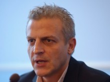 Москов: Властта умишлено раздели обществото на две по темата за коронавируса