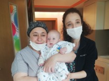 100 000 евро са нужни за спасението на малкото ангелче Димана от Варна