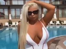Андреа се отказа от фотошопа, хвърли се по бански без свян и корекции