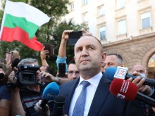 Протест пред президентството, Радев отиде при демонстрантите