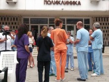 Стотици лекари се вдигат на бунт срещу доц. Мангъров