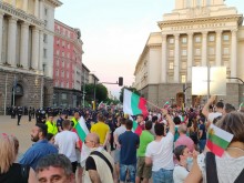 Двама полицаи са пострадали при протестите снощи