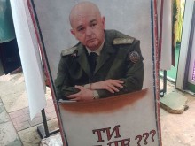 Плажна кърпа с лика на Генерала стана хит на Слънчев бряг