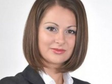 "Червена" хубавица също пипна вируса