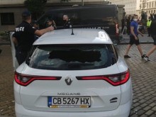 Колата, потрошена на протеста, е на Нова тв