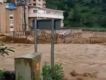 Загинали и ранени хора при жестоки порои в Турция
