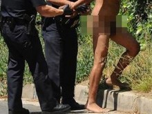 Пиян мъж развява половия си член пред минувачи край Пловдив