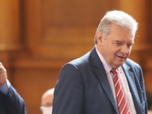 Нинова: Паунов потвърди за разговора с Божков, напуска ПГ на "БСП за България"
