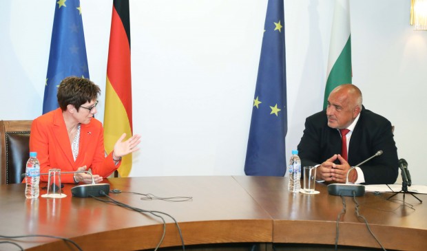 Министър председателят се срещна с министъра на отбраната на Федерална Република