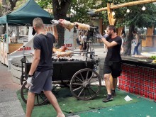 Печени прасенца изкушават на Малката главна