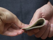 Адвокат излъга клиента си, че ще подкупи съдията! Размина се с условна присъда