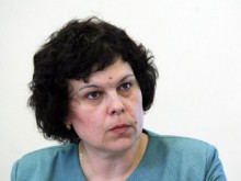 Министър Михайлова: Учениците да учат на блокове и да излизат по различно време в междучасие