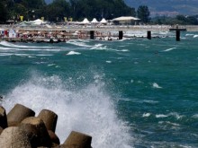 Експерт: Не е възможно да се заразим с коронавирус в морето
