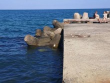 Горещи разкрития около трупа с прерязано гърло, изплувал до Първа буна във Варна