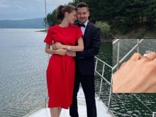 Бивша синоптичка на NOVA обяви годежа си с топ адвокат-милионер