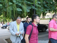 Аплодисменти посрещнаха доктор Димитров при появата му пред съда в Пловдив!