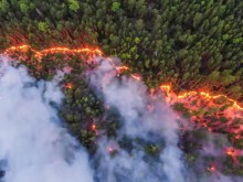 Втори ден продължава борбата с пожара на Пелопонес