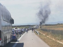 Кола се запали на АМ "Тракия", има километрично задръстване