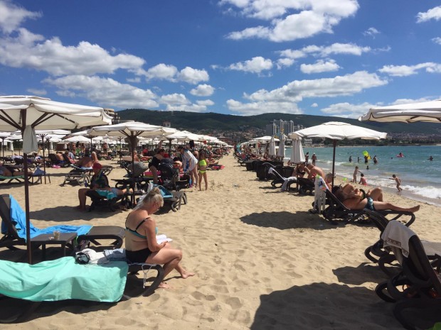 Извънредните мерки по осигуряване дезинфекцията на плажа в курорта Слънчев