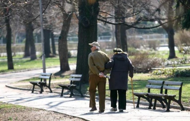 Близо 230 000 пенсии на работещи възрастни хора се вдигат