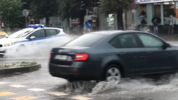 Улиците и булевардите на морската столица отново са под вода