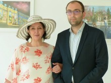 Вики Алмазиду пи кафе със заместник-кмет на Пловдив