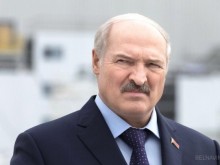 Лукашенко: Оцелях от коронавируса на крак