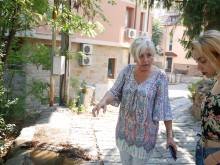 Съседи попаднаха във воден капан на улица в Пловдив